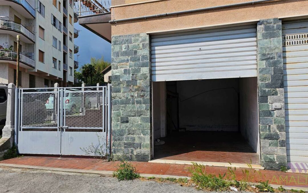 AMPIO BOX AUTO PIU’ CORTE ESTERNA PRIVATA E CINTATA